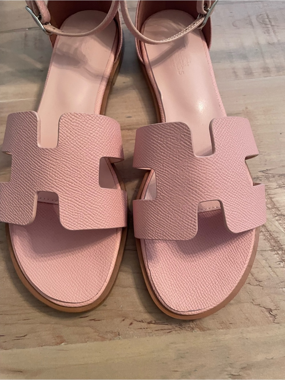 Hermes Women's Pink Ankle-Strap Leather Sandals - Picture 2 of 5